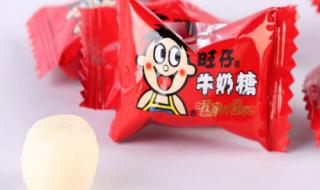 手拿旺仔牛奶图片